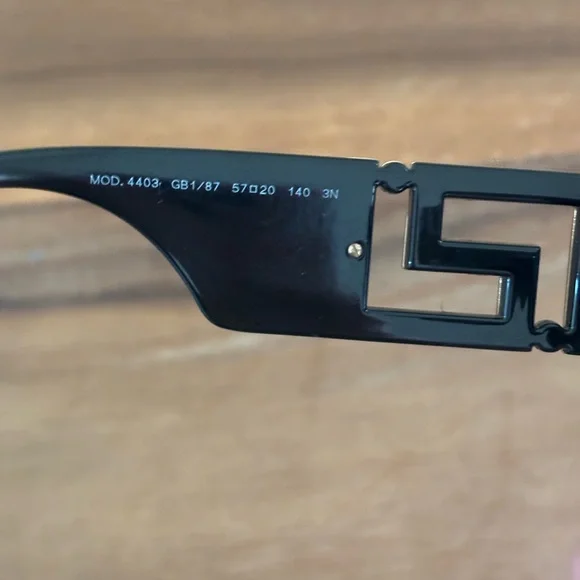 Versace - Picture 7 of 8